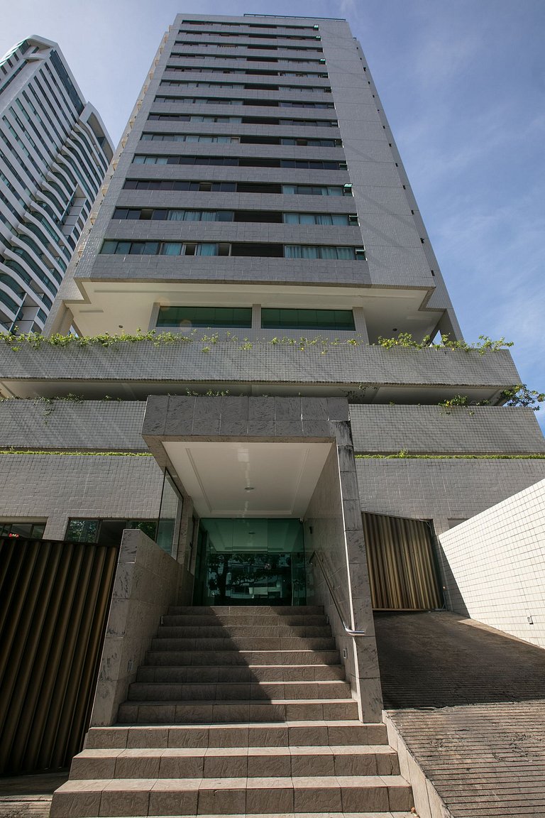 Flat Boa Viagem com quarto e sala a 400m da praia