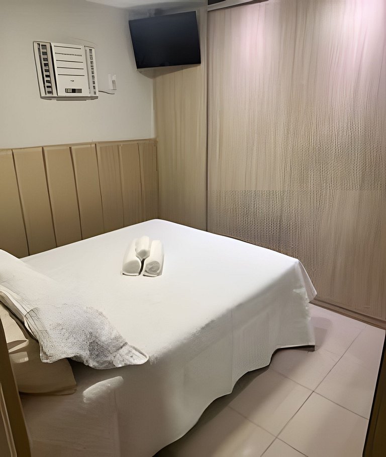 Flat Boa Viagem com quarto e sala a 400m da praia