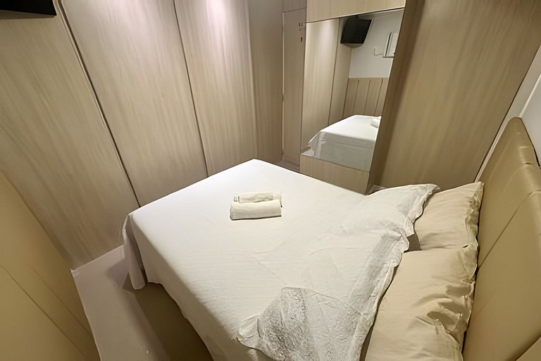 Flat Boa Viagem com quarto e sala a 400m da praia