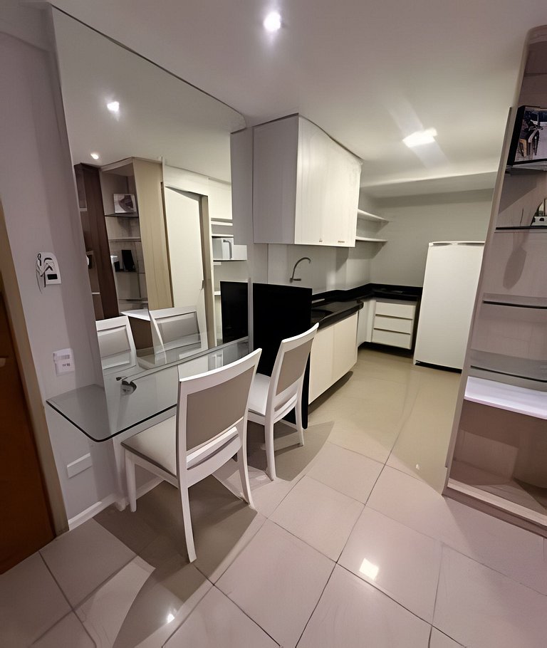 Flat Boa Viagem com quarto e sala a 400m da praia