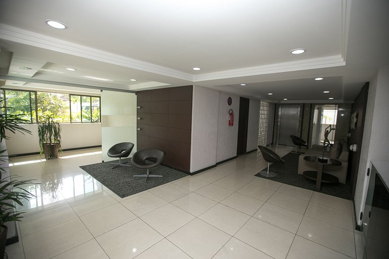 Flat Boa Viagem com quarto e sala a 400m da praia