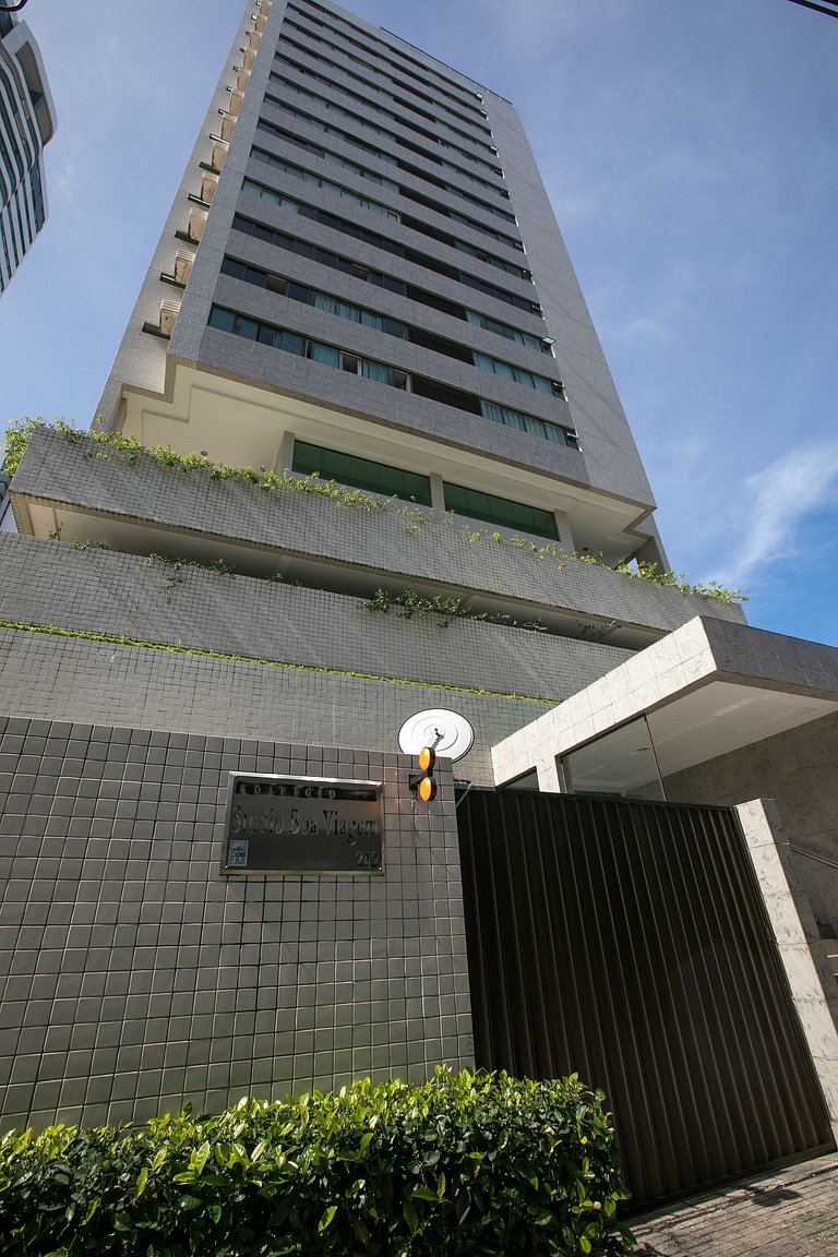 Flat Boa Viagem com quarto e sala a 400m da praia