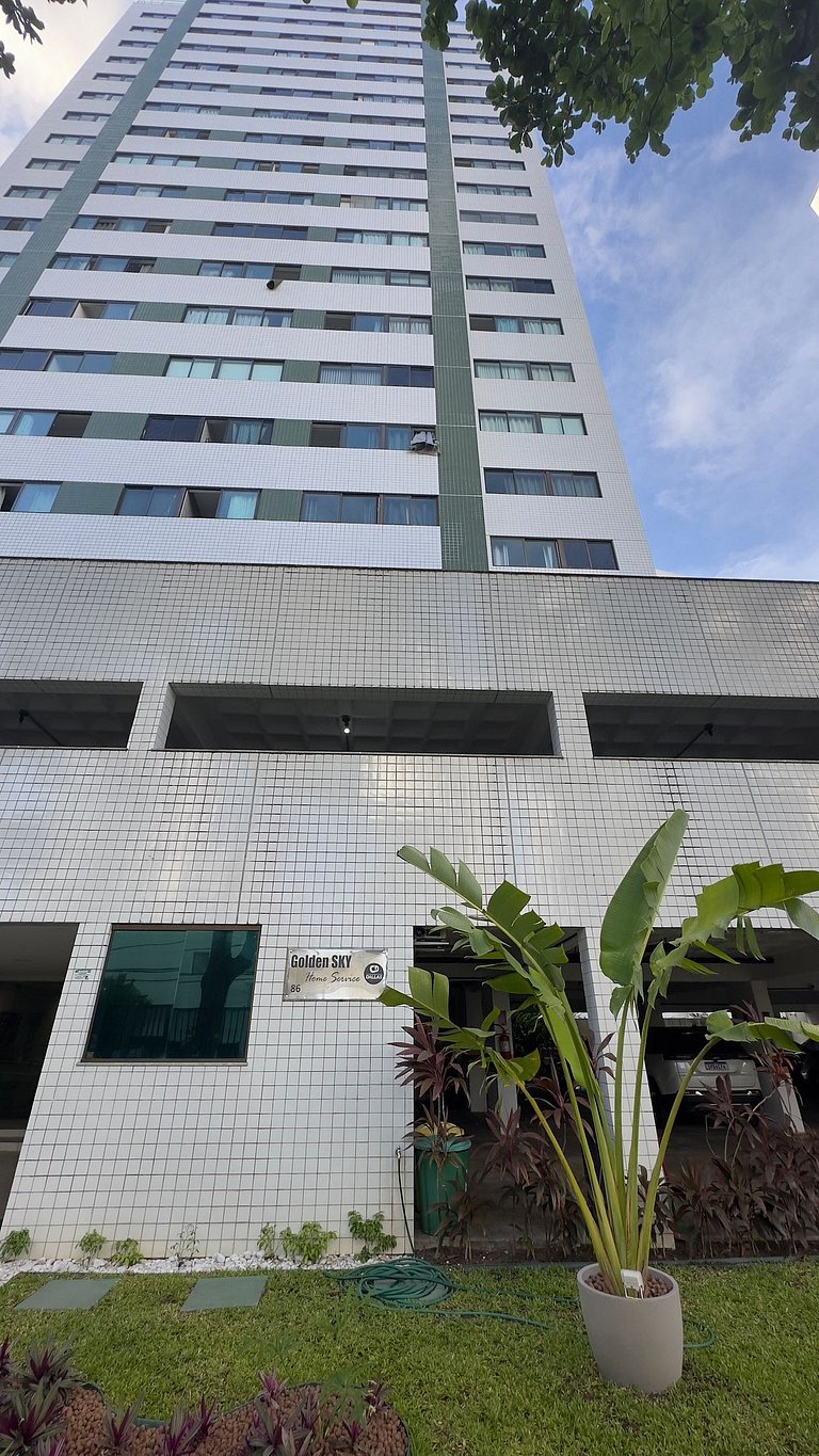 Lindo Flat Apenas a 700m da Praia De Boa Viagem!